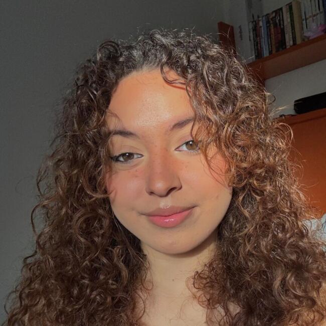 Babysitter in Salouël: Angela