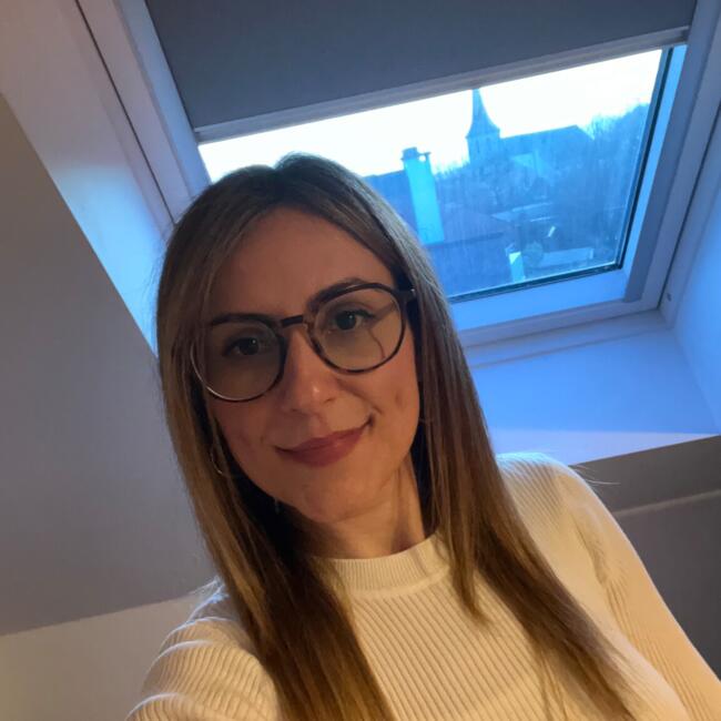 Babysitter in Mere: Nihan