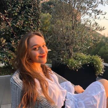 Baby-sitter in Lisieux: Lola