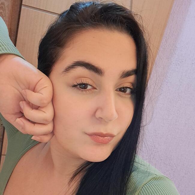 Babá em Queimados: Vitória A. de Andrade
