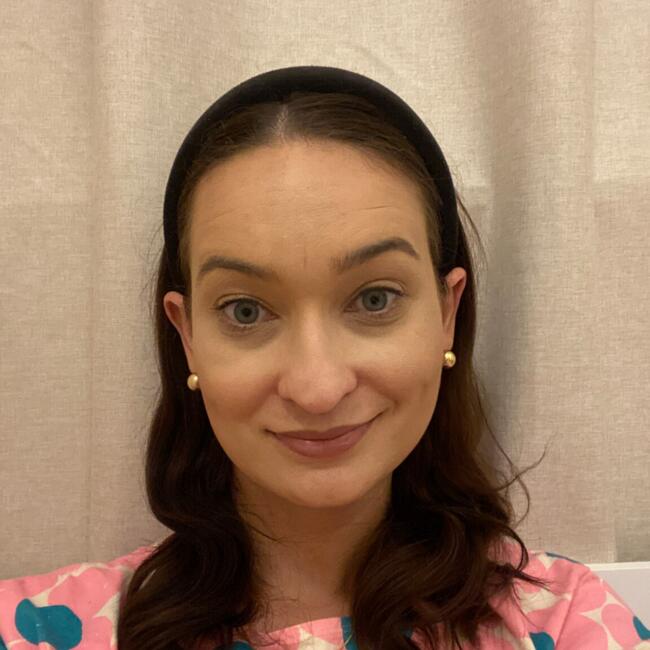 مربية أطفال في دبي: Pamela