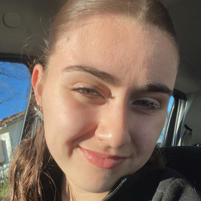 Babysitter in Anglet: Alexia