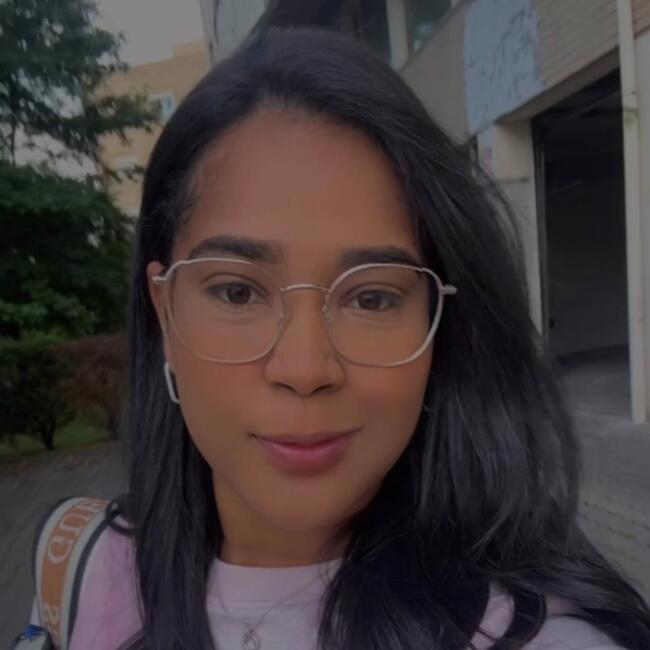 Babysitter em Arrifana: Julia