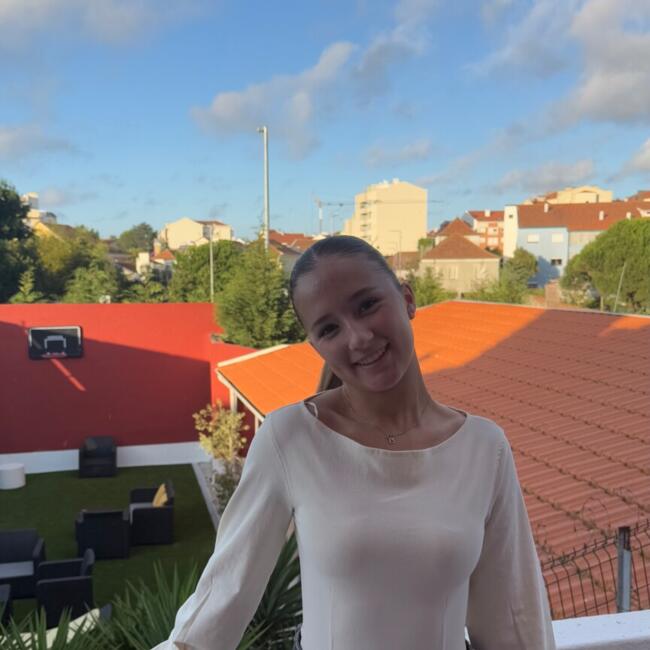 Babysitter in Saint-Galmier: Laura