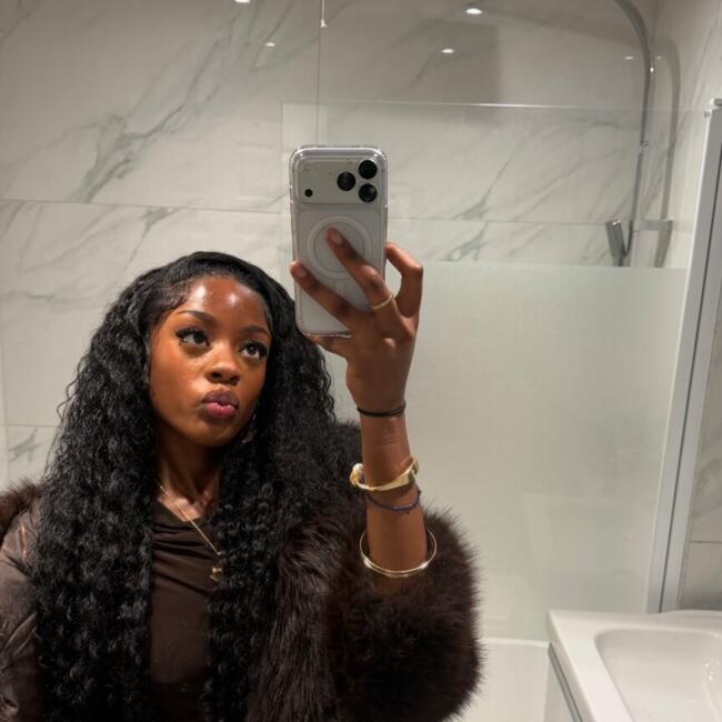 Babysitter in Harlow: Beth