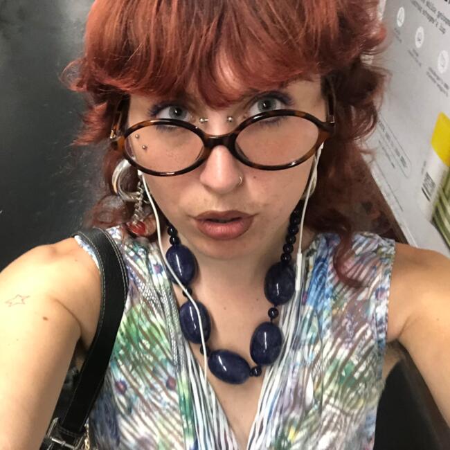 Babysitter in Marseille: Nina
