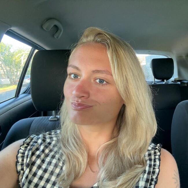 Babysitter in Auckland: Ella