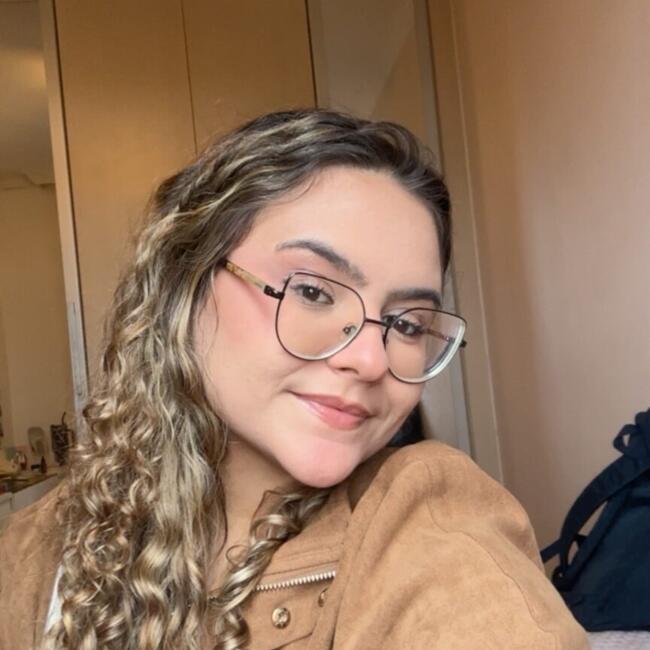 Babá em Contagem: Julia Trajano