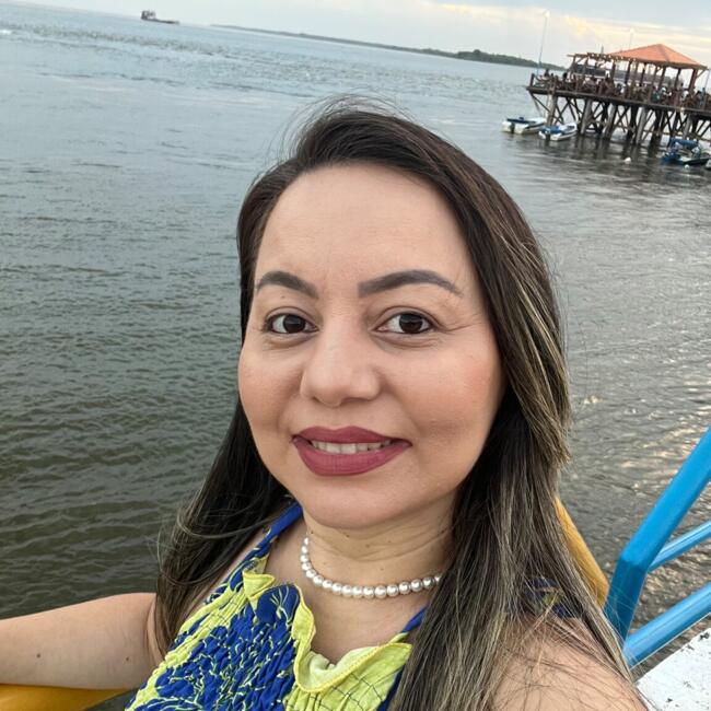 Emprego de babá em Santarém: Regiane