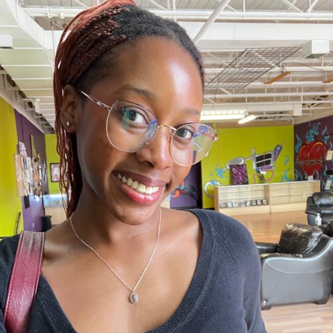 Baby-sitter in Edmonton: Victoria