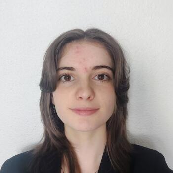 Babysitter in Vouneuil-sous-Biard: Eline