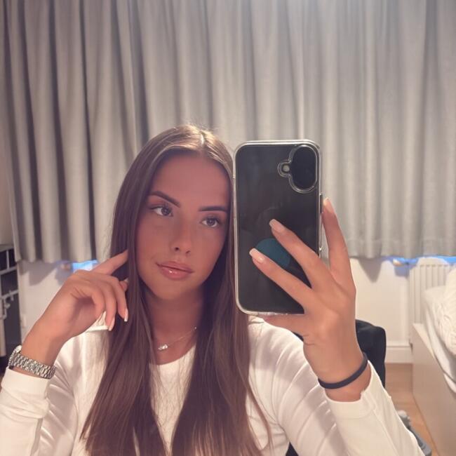 Babysitter in Aartselaar: Alicia