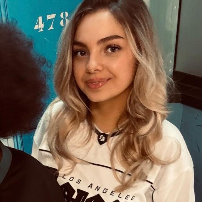 Babysitter in Bazoches-les-Gallerandes: Charlotte