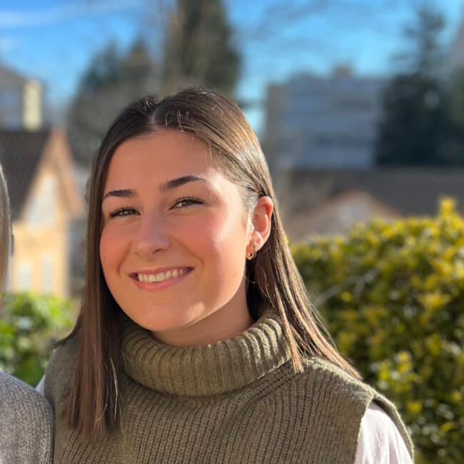 Babysitter in Mâcon: Lisa