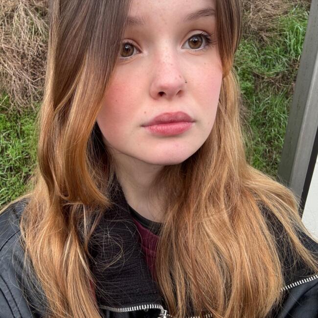 Babysitter in Palaiseau: Eva