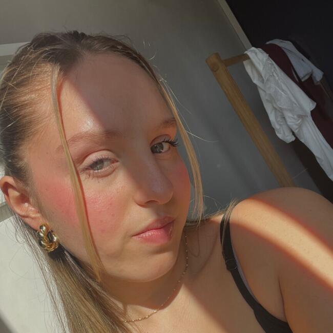 Babysitter in Esbly: Alyssia