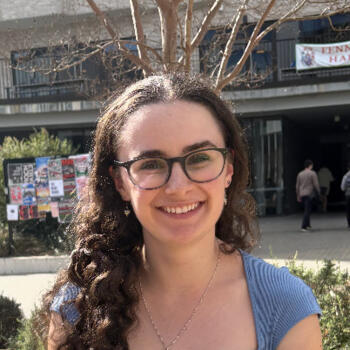 Babysitter in Canberra: Amy