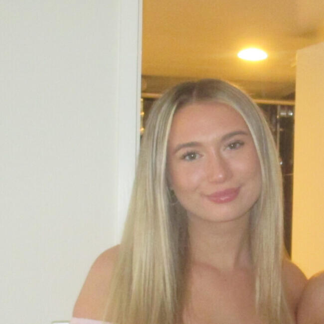 Babysitter in Sefton: Jess