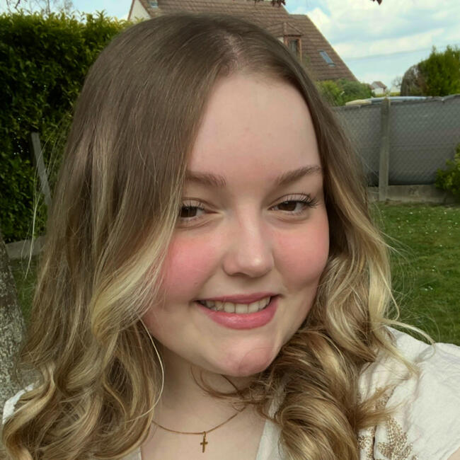 Babysitter in La Rivière-de-Corps: Sarah