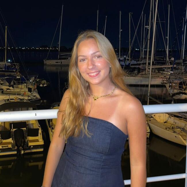 Babysitter in Lisbon: Luana