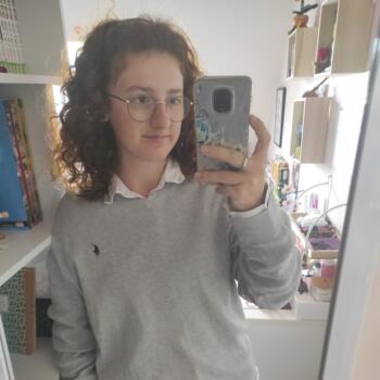 Babysitter in Saint-Nazaire: Laurena