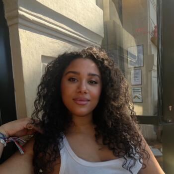 Babysitter in Paris: Farah