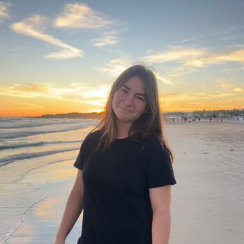 Babysitter Cubelles: Lara