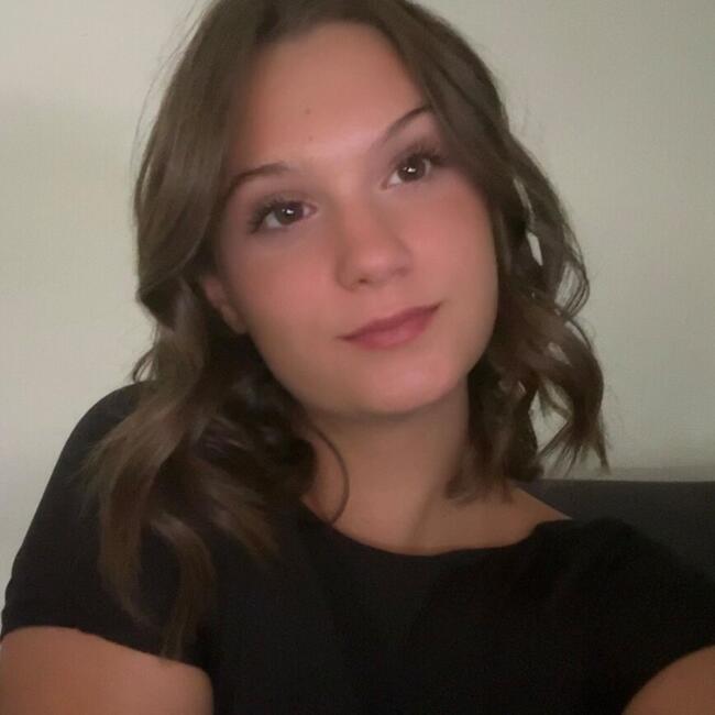 Babysitter in Laroin: Jade