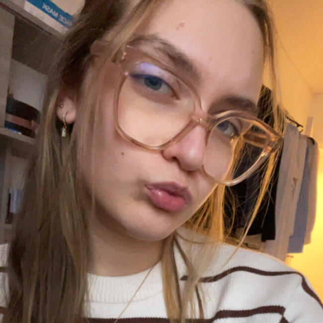Babysitter in Sainte-Colombe (Île-de-France): Lou