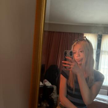 Babysitter Lede: Oona