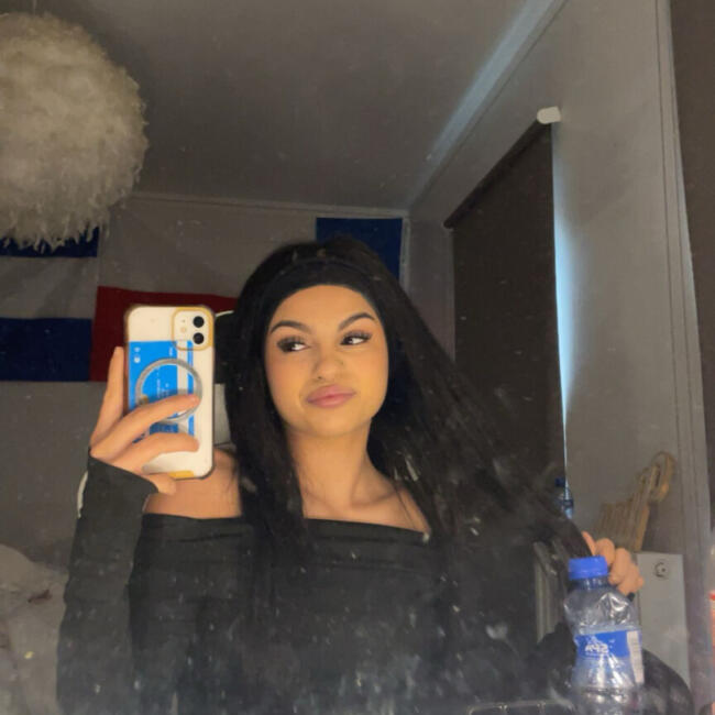 Babysitter in Saint-Trond: Nina