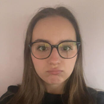 Babysitter in Schelle: Lore