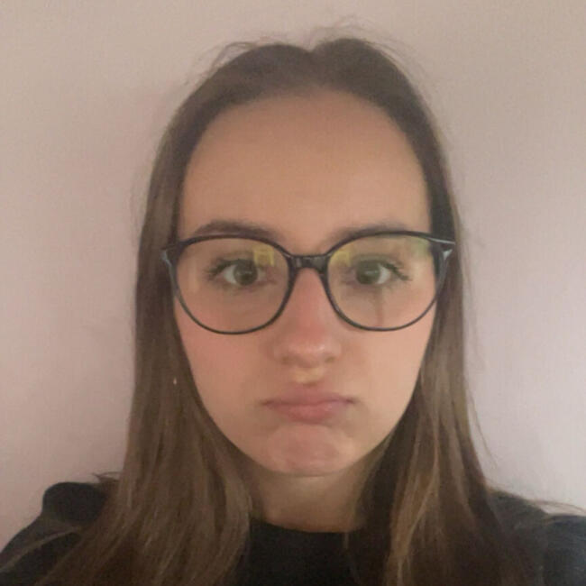 Babysitter in Schelle: Lore