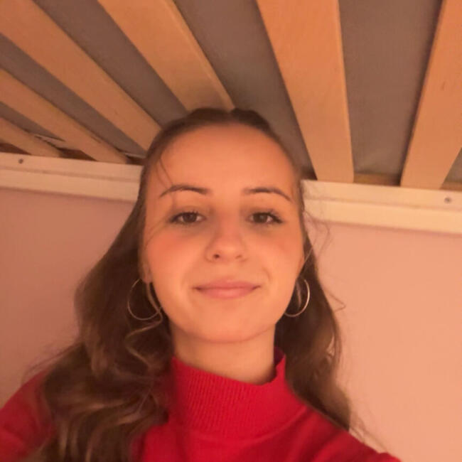 Babysitter in Schelle: Lore