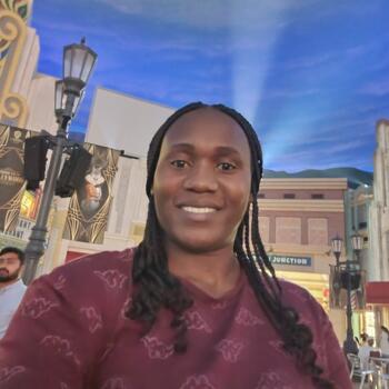 جليسة أطفال في أبوظبي: Rosemary Rumbidzai