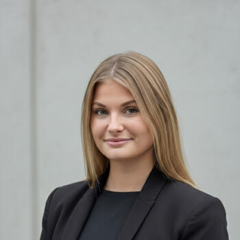 Babysitter in Bazoches-sur-Guyonne: Eva