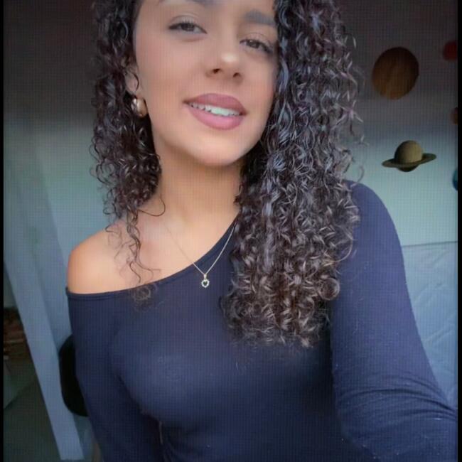Babysitter in Muzillac: Alyssa