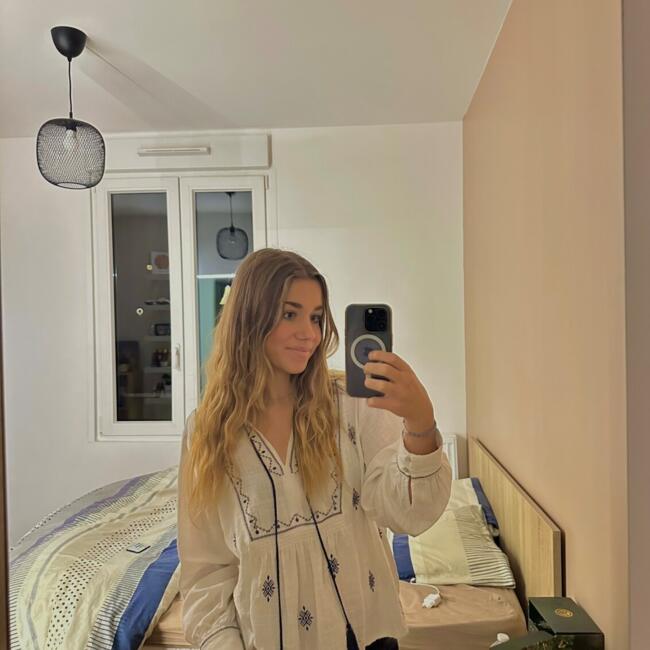 Babysitter in Saint-Nicolas-de-Port: Lily