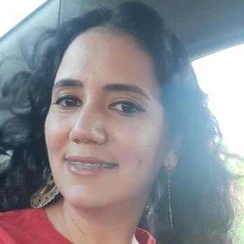 Babysitter in Uberlândia: Larissa