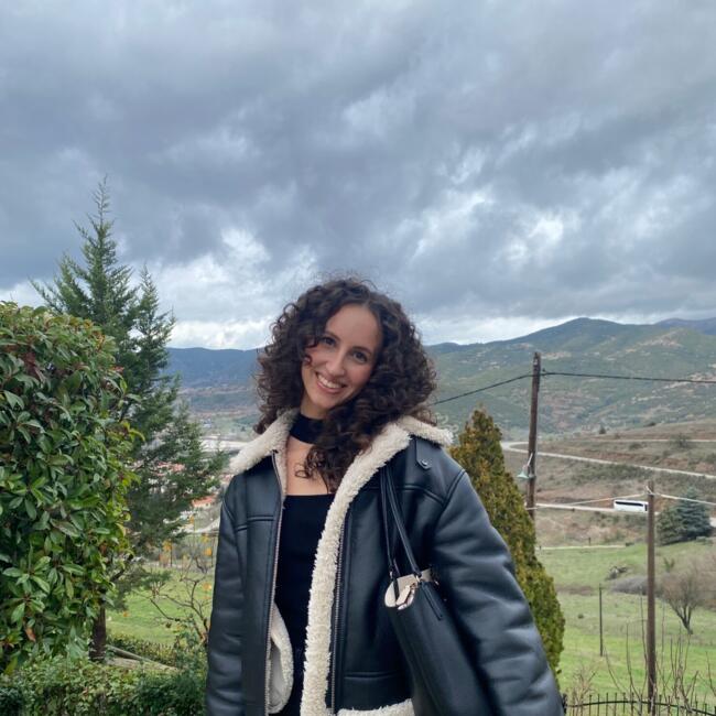 Babysitter in Athens: Eliana