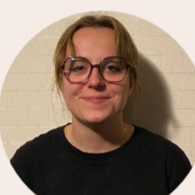 Babysitter in Ecquevilly: Elyse