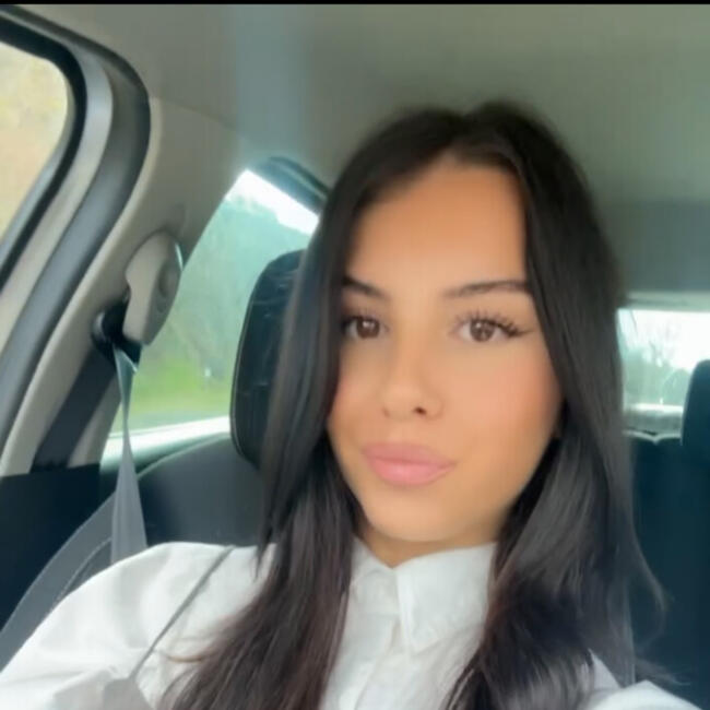 Babysitter in Saint-Just-Malmont: Carla