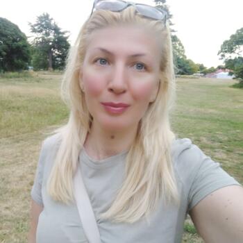 Babysitter London: Valentina