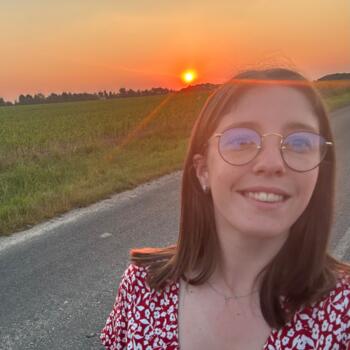 Babysitter in Étaimpuis: Elise