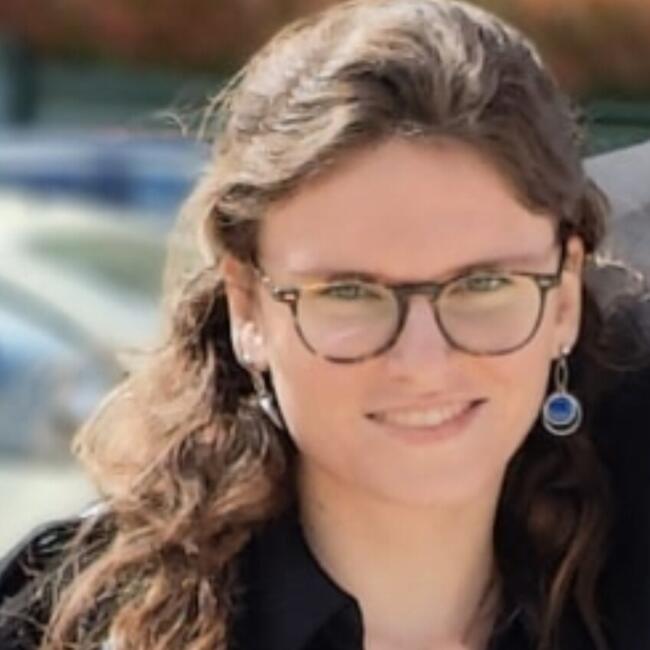 Babysitter in Lamorlaye: Emma