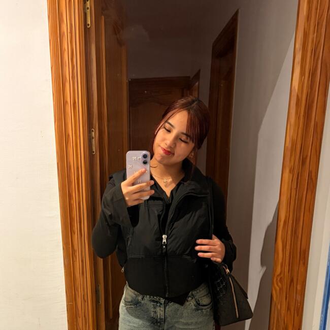 Niñera en Almería: Angie