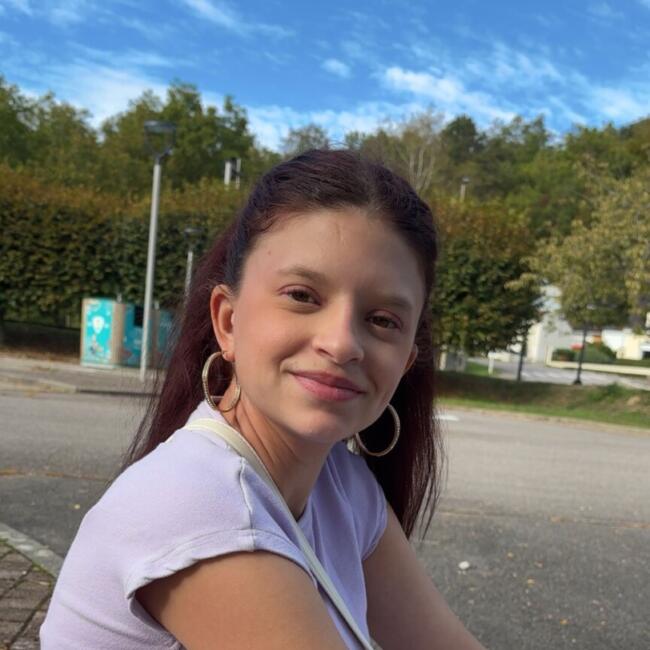 Babysitter in Romilly-sur-Andelle: Zoé