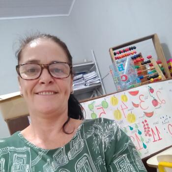 Babysitter Blumenau: Fabiana laci