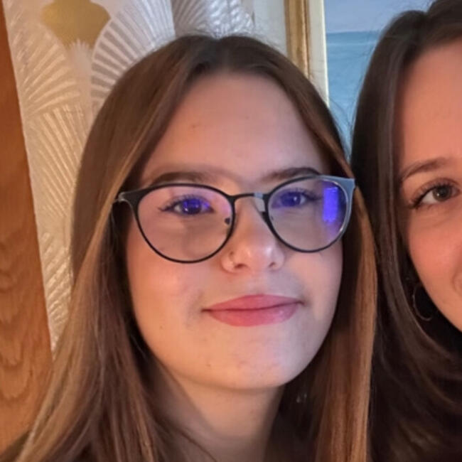 Babysitter in Bonne: Clara