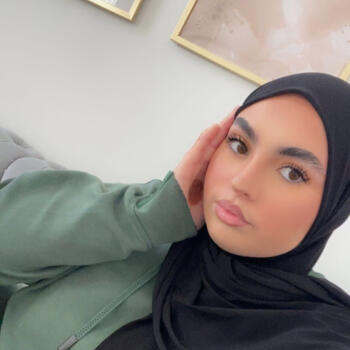 Babysitter Tours: Aya